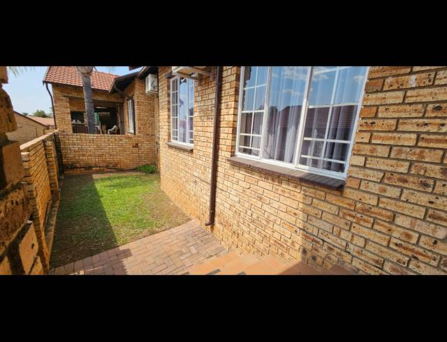 3 BEDROOM SECTIONAL TITLE FOR SALE IN SAFARI GARDENS